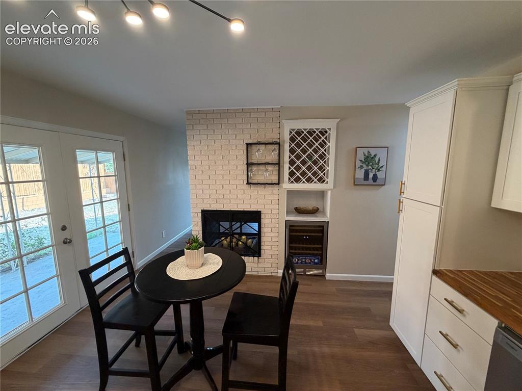 Image 20 of 34: Dining Area