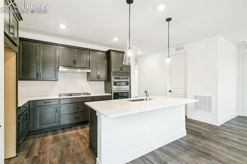 Image 14 of 36: Kitchen