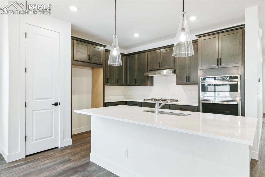 Image 16 of 36: Kitchen
