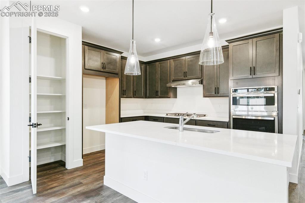 Image 17 of 36: Kitchen