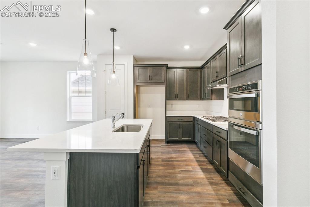 Image 18 of 36: Kitchen