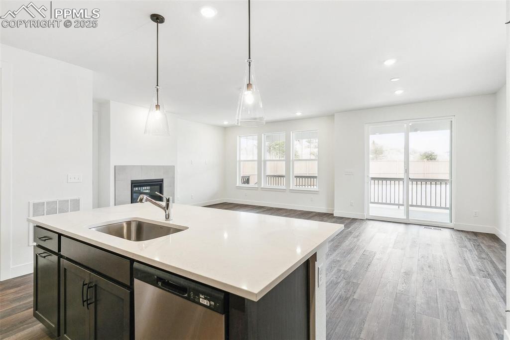 Image 19 of 36: Kitchen