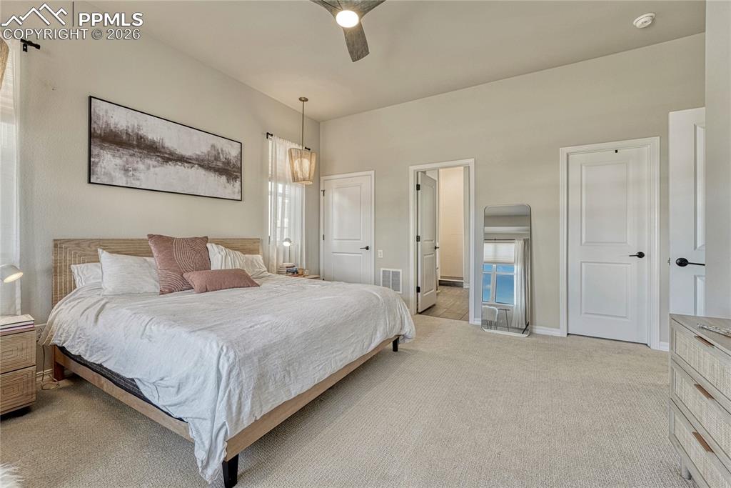 Image 20 of 50: Double closets