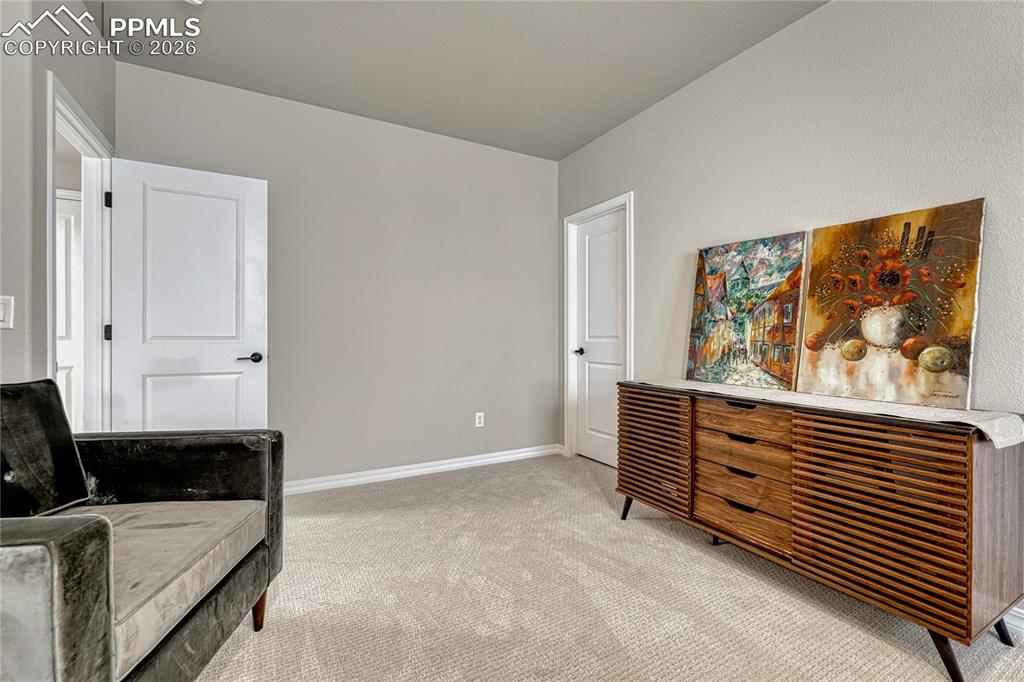 Image 37 of 50: Bedroom