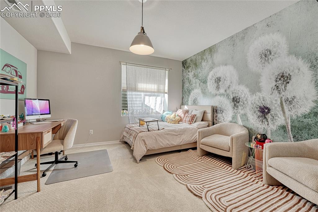 Image 39 of 50: Bedroom