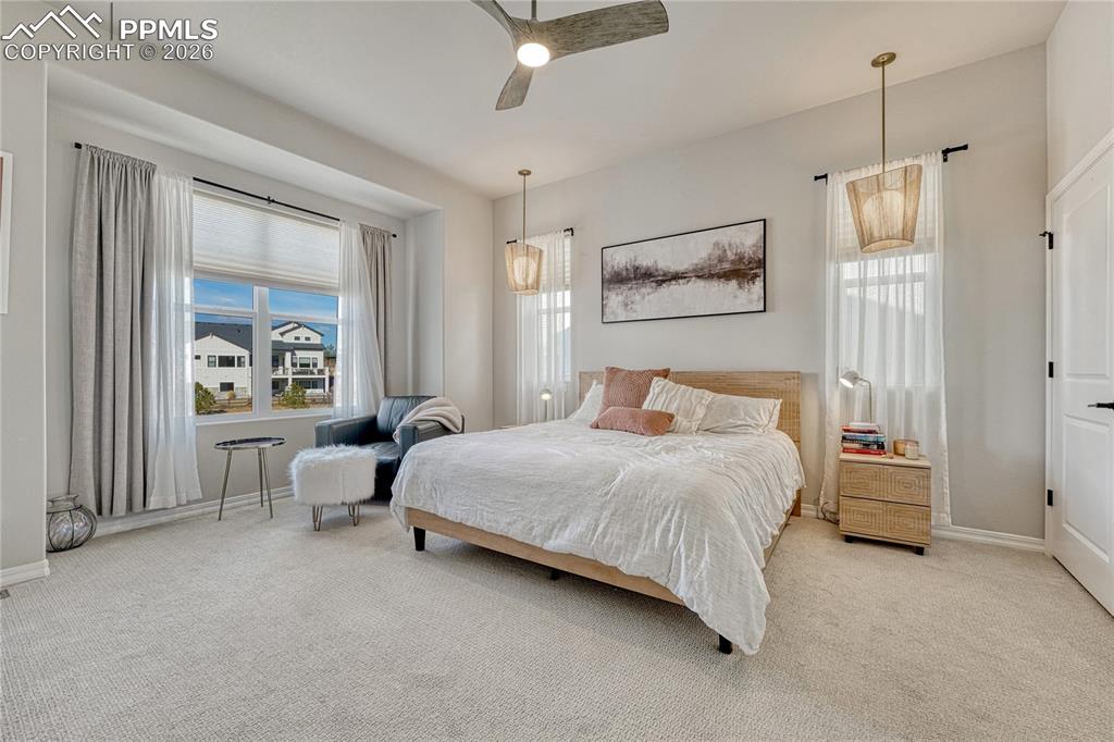 Image 5 of 50: Main level master