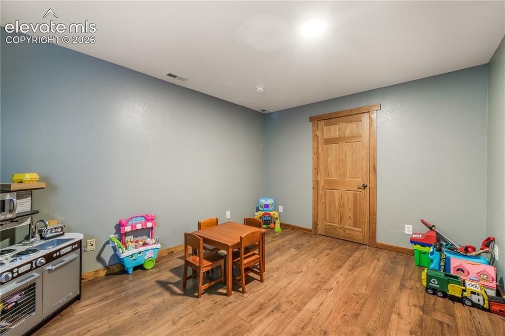Image 41 of 50: Basement wet bar area