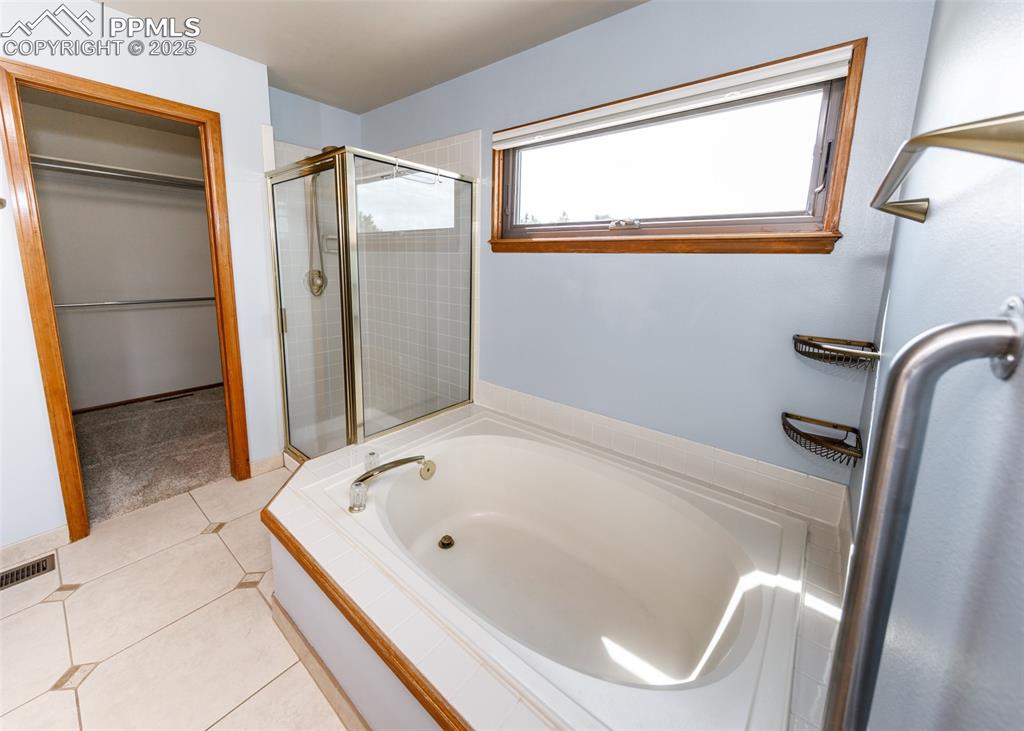 Image 21 of 44: Separate tub & shower.