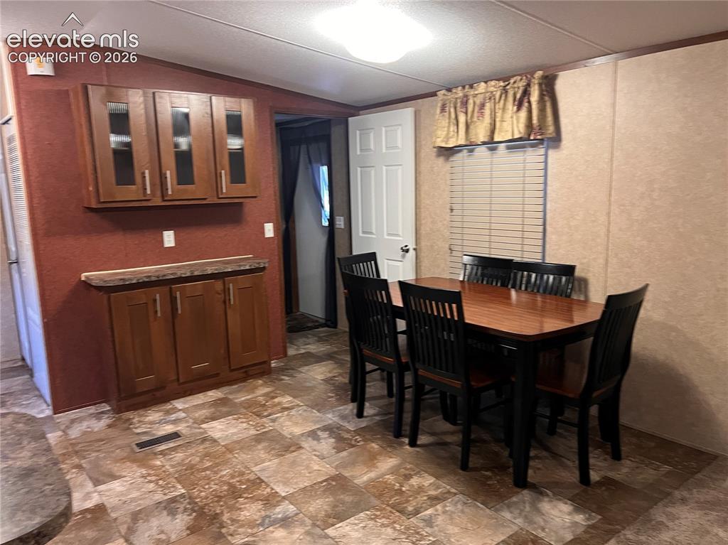 Image 6 of 22: Dining Area
