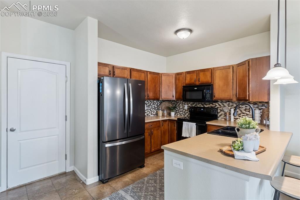 Image 10 of 36: Kitchen