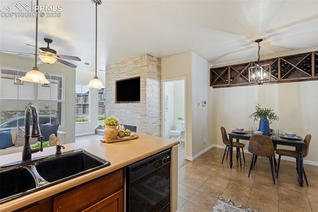 Image 14 of 36: Kitchen