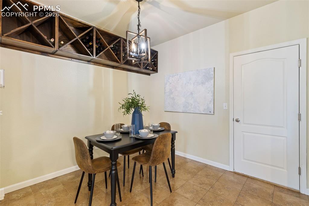 Image 16 of 36: Dining Area