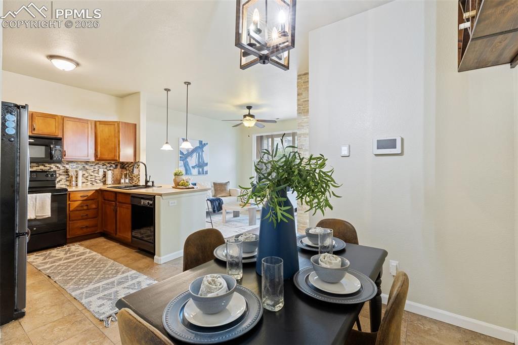 Image 19 of 36: Dining Area
