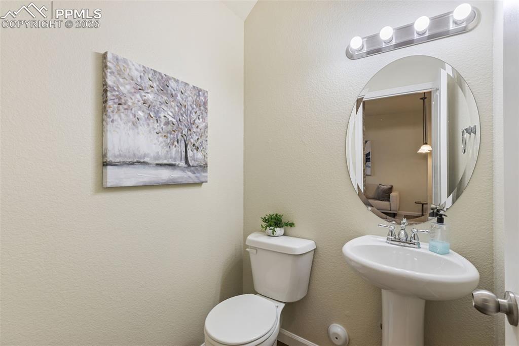 Image 20 of 36: Bathroom