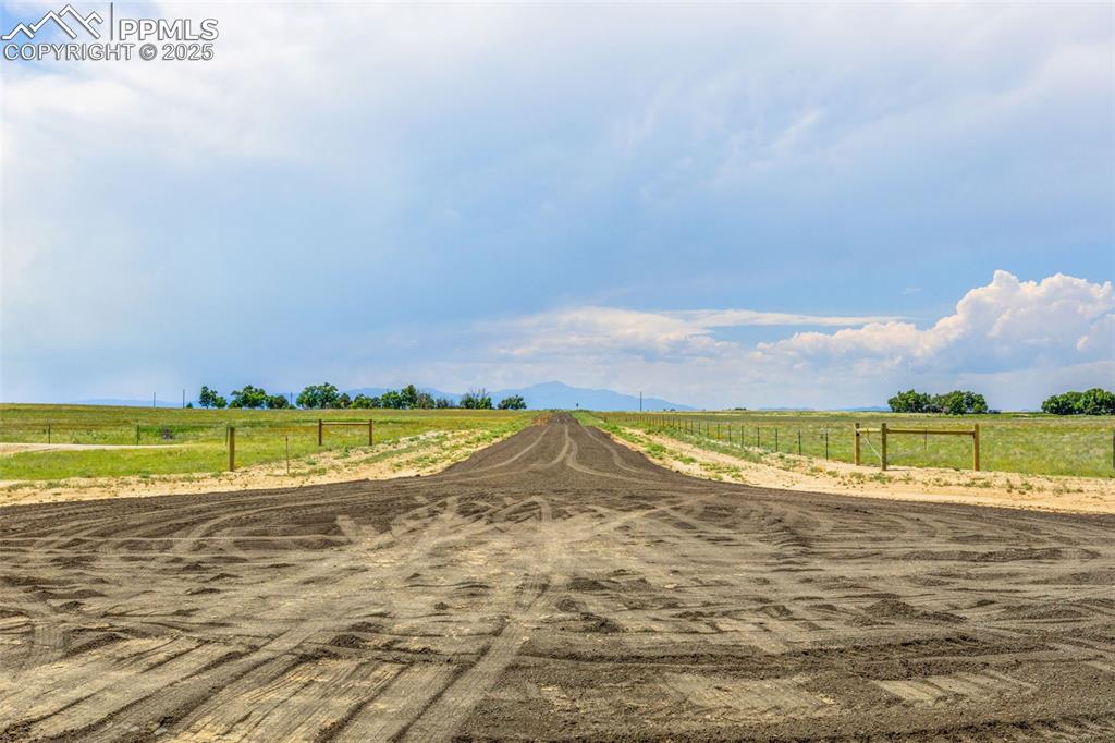 Image 9 of 17: Dusty Spur Trail