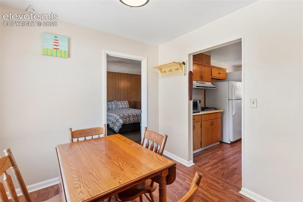 Image 11 of 38: Dining Area