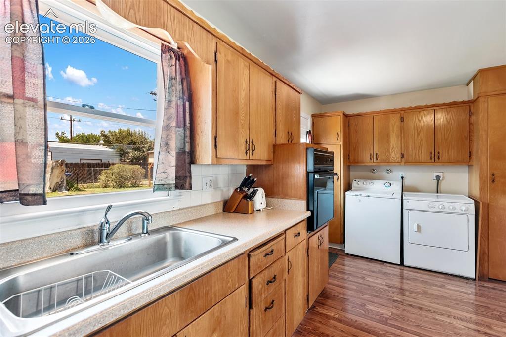 Image 16 of 38: Kitchen