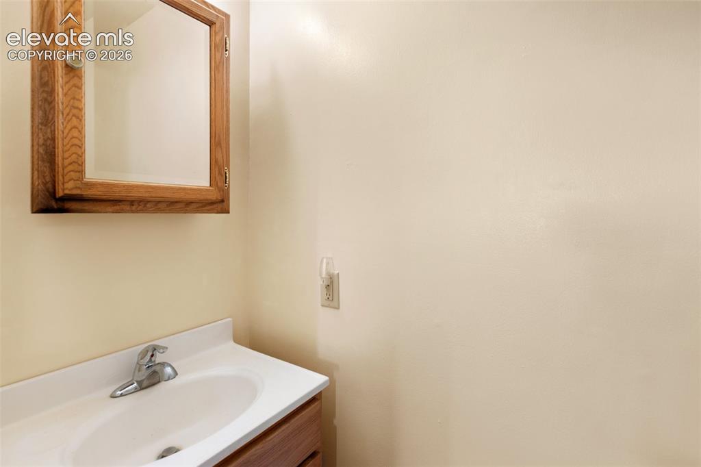Image 24 of 38: Bathroom