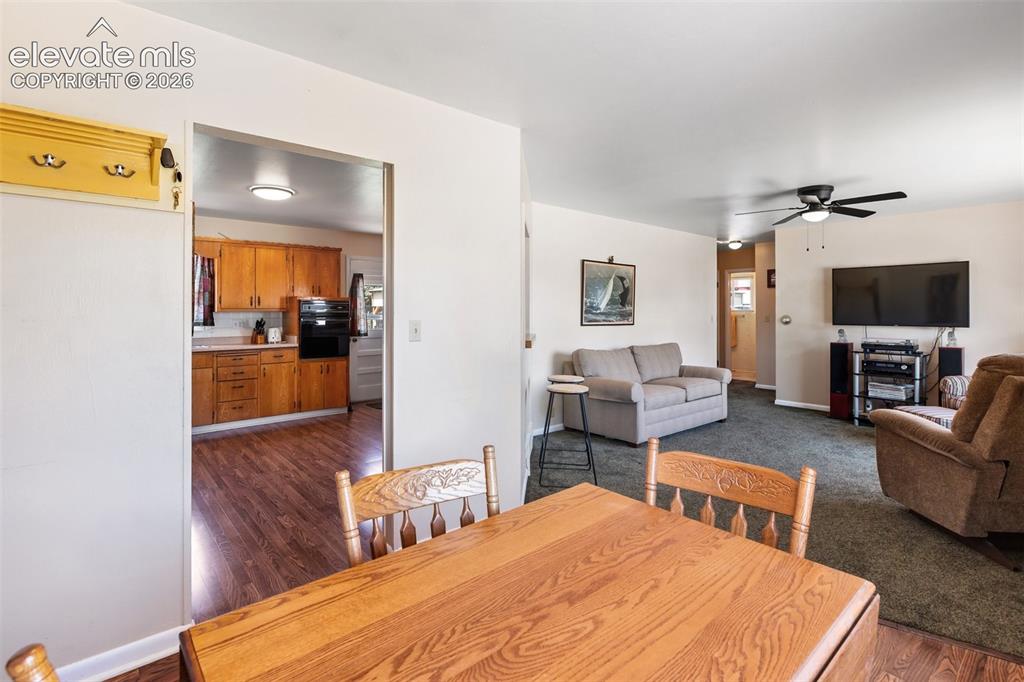 Image 9 of 38: Dining Area