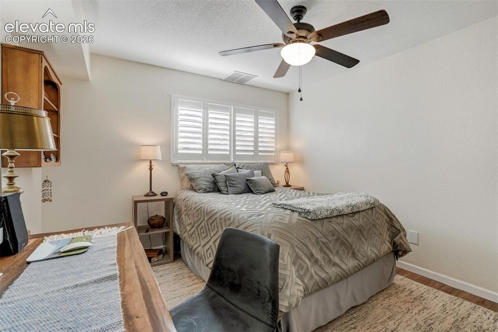 Image 15 of 27: Bedroom