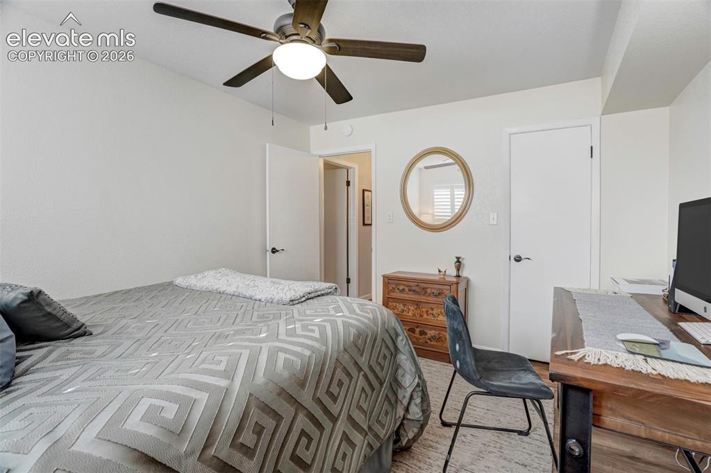 Image 16 of 27: Bedroom