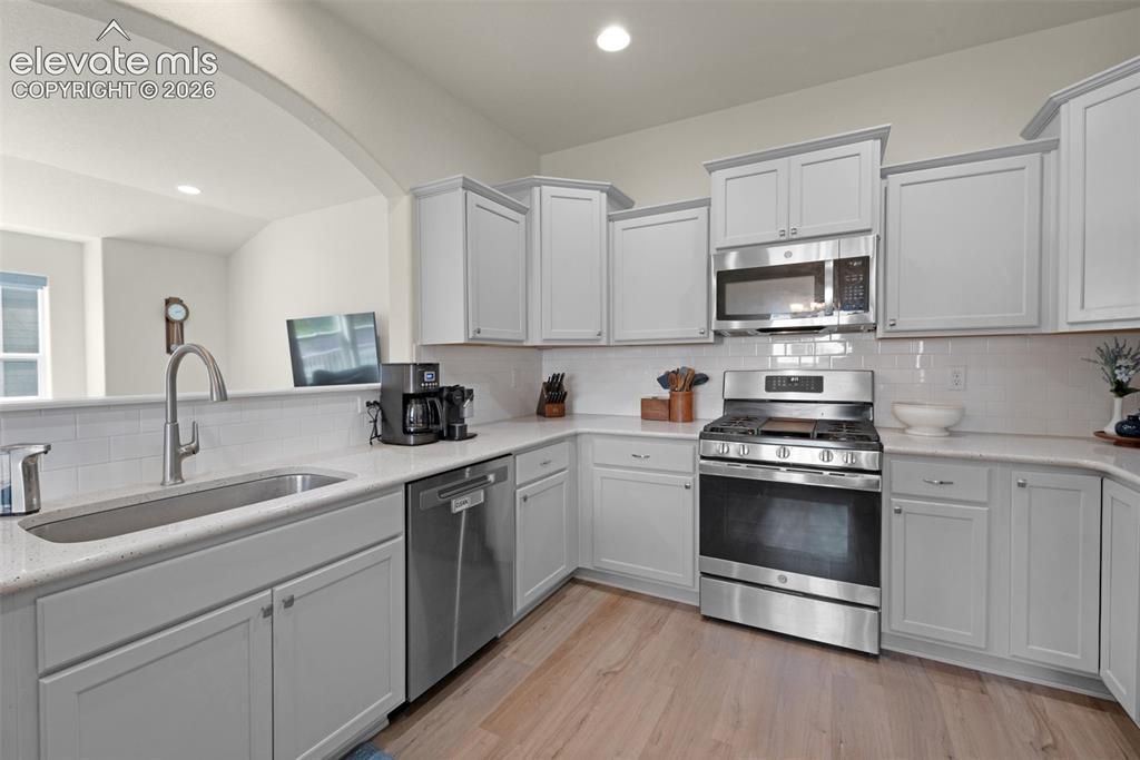 Image 13 of 33: Kitchen