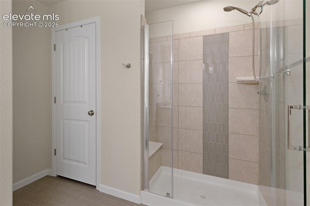 Image 19 of 33: Bathroom