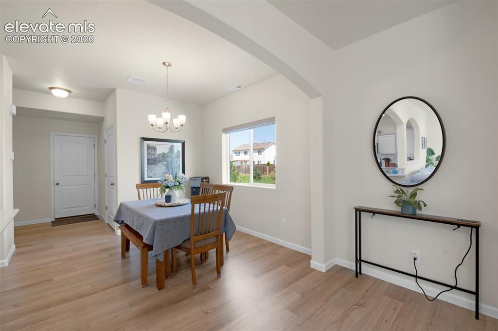 Image 7 of 33: Dining Area