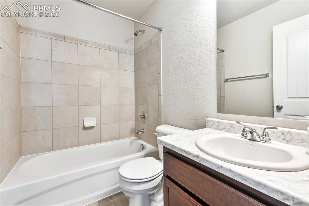 Image 26 of 38: Bathroom