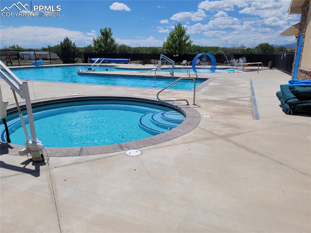 Image 34 of 38: Hot tub and splash pad pool