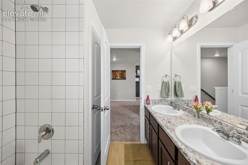 Image 18 of 41: Bathroom