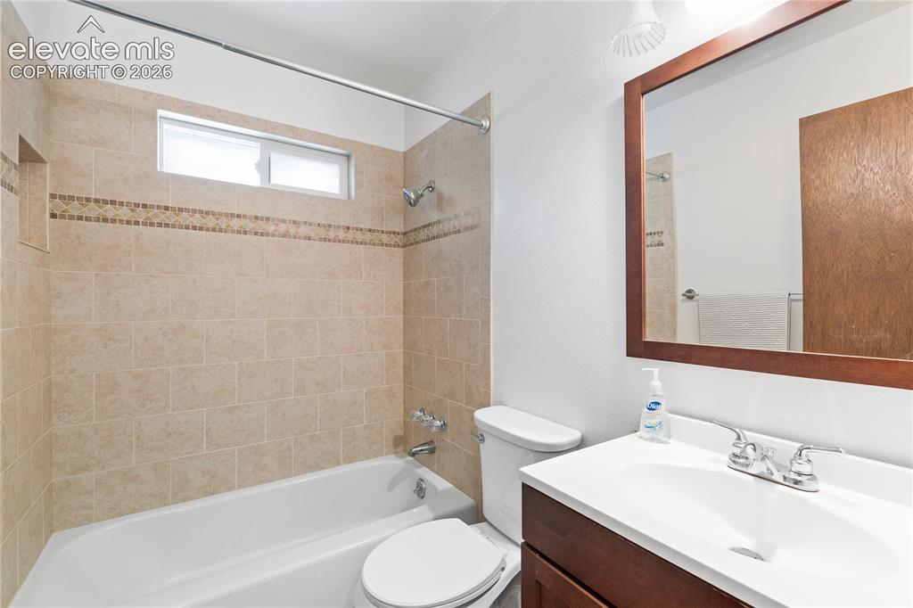 Image 10 of 23: Bathroom