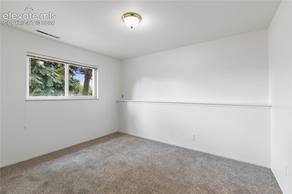 Image 14 of 23: Bedroom