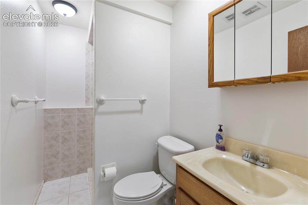 Image 15 of 23: Bathroom