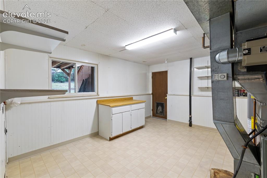 Image 16 of 23: Utility Room
