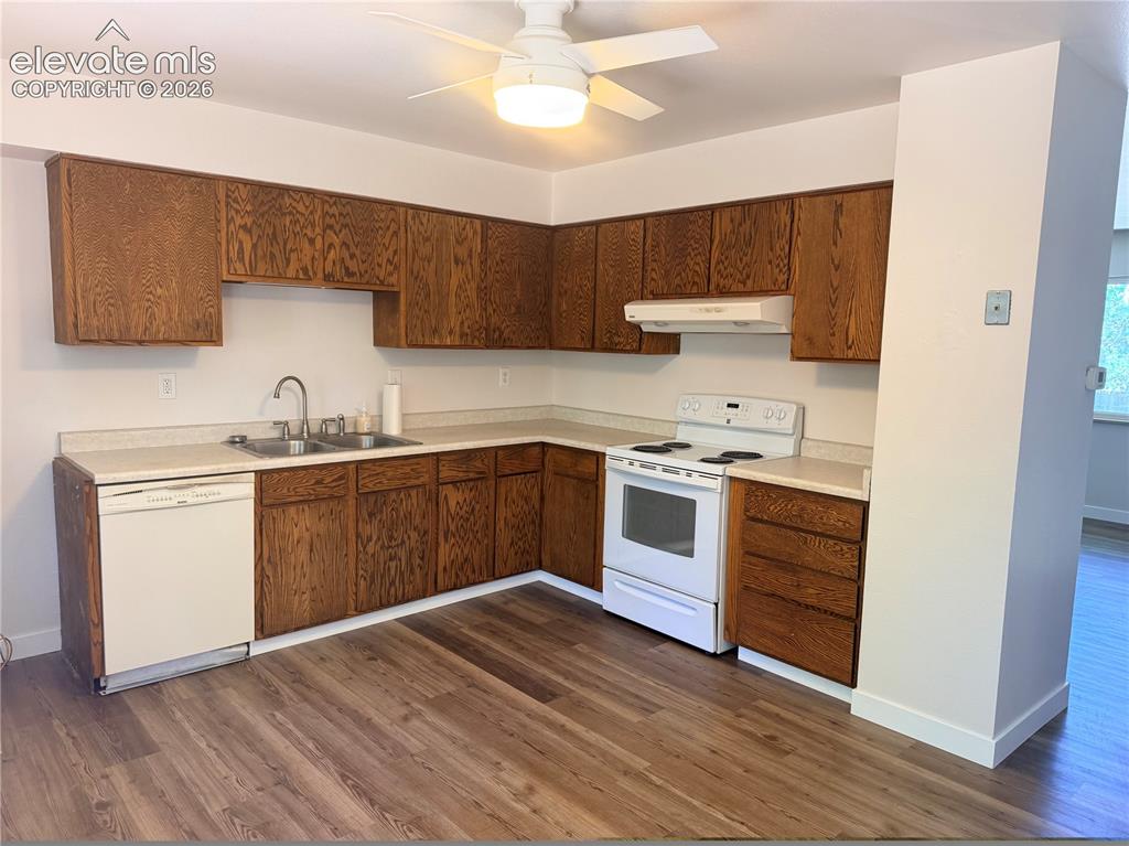 Image 5 of 23: Kitchen