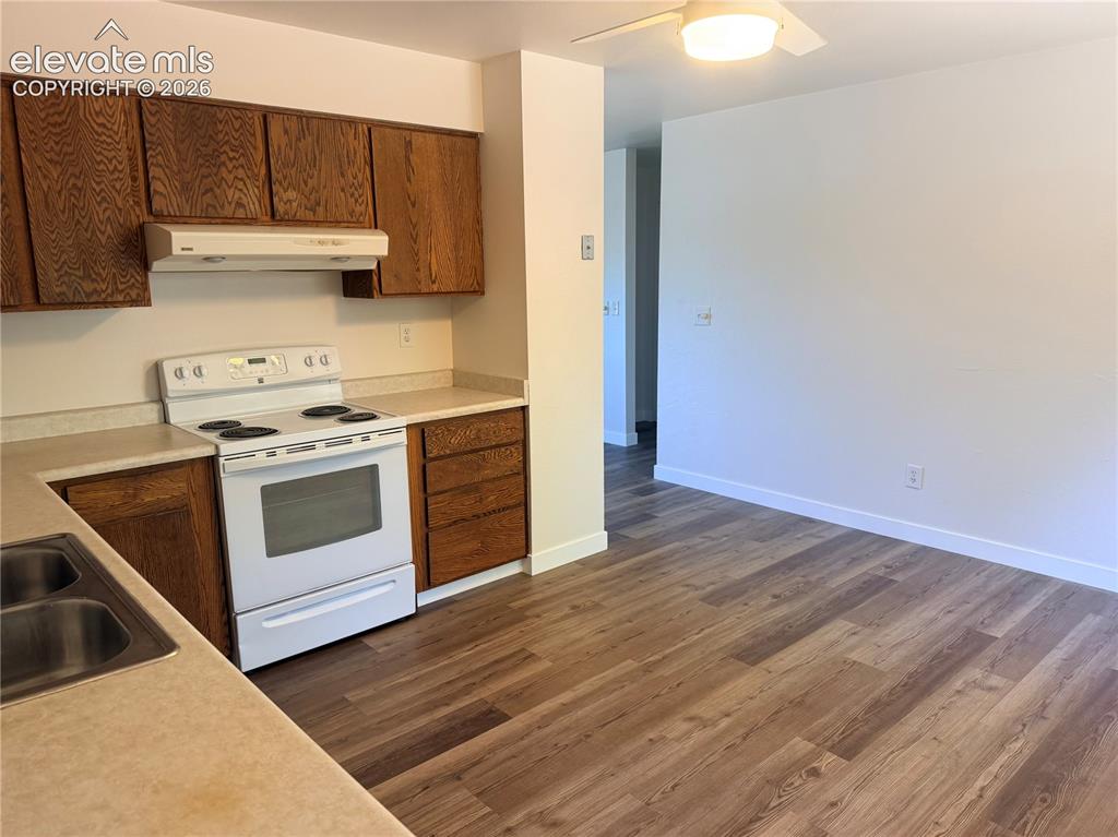 Image 6 of 23: Kitchen