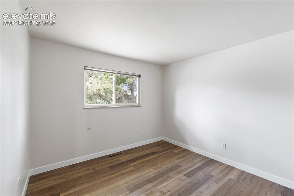 Image 9 of 23: Bedroom