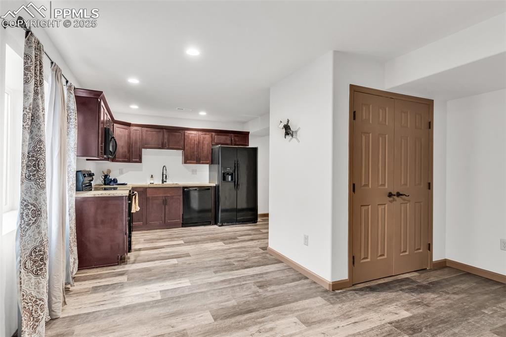 Image 12 of 50: Kitchen