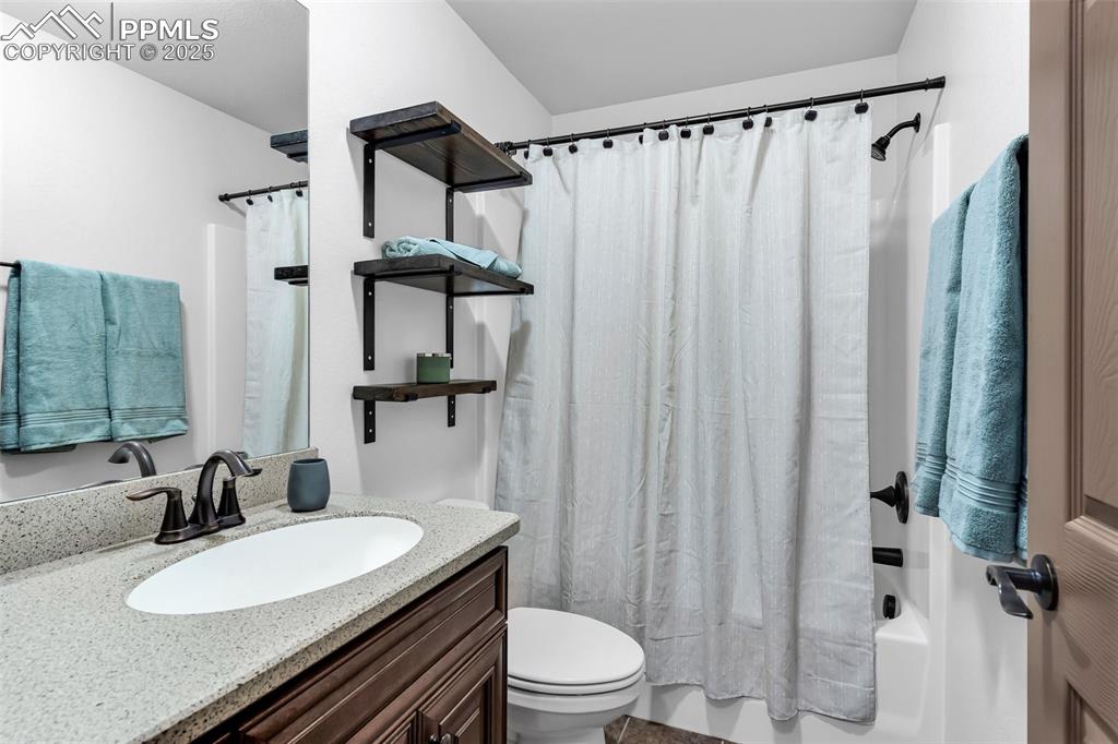 Image 44 of 50: Bathroom