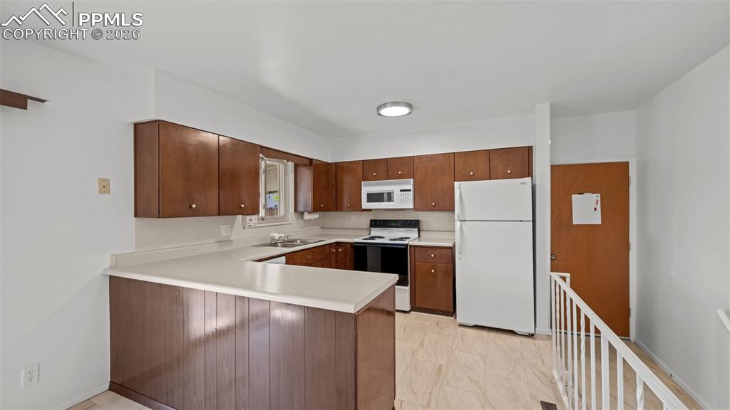 Image 12 of 45: Kitchen