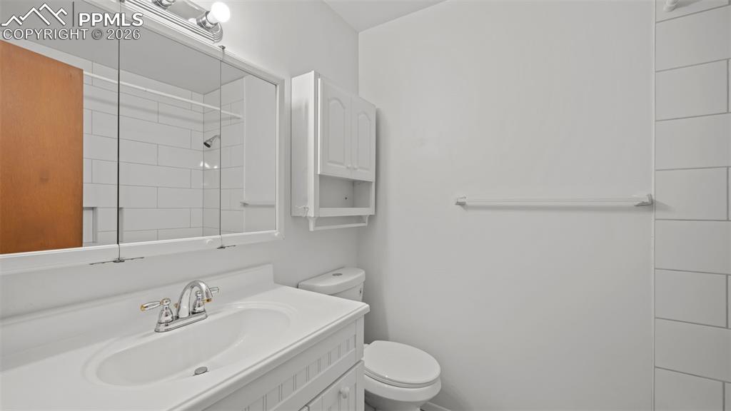 Image 16 of 45: Bathroom