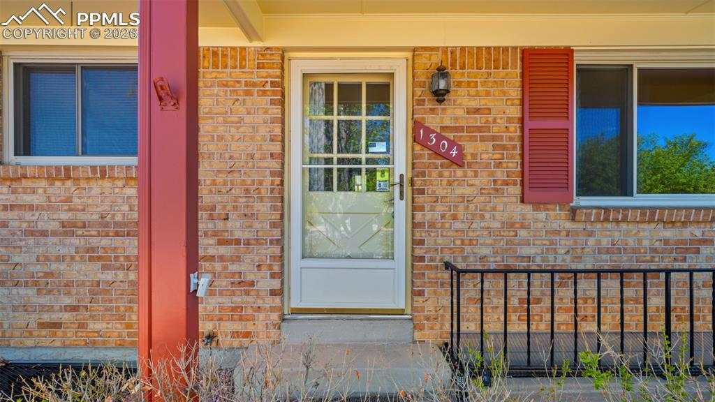 Image 4 of 45: Entry