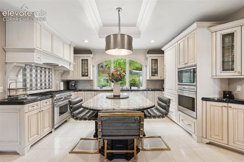 Image 11 of 50: Kitchen
