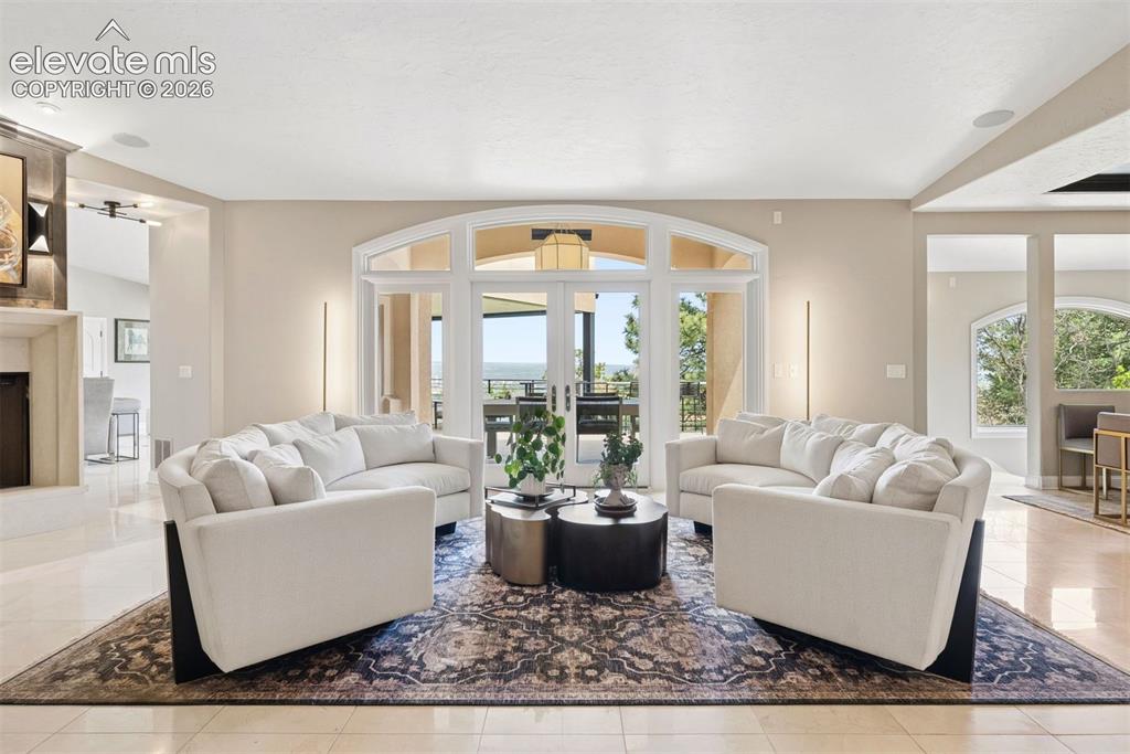 Image 18 of 50: Living Room