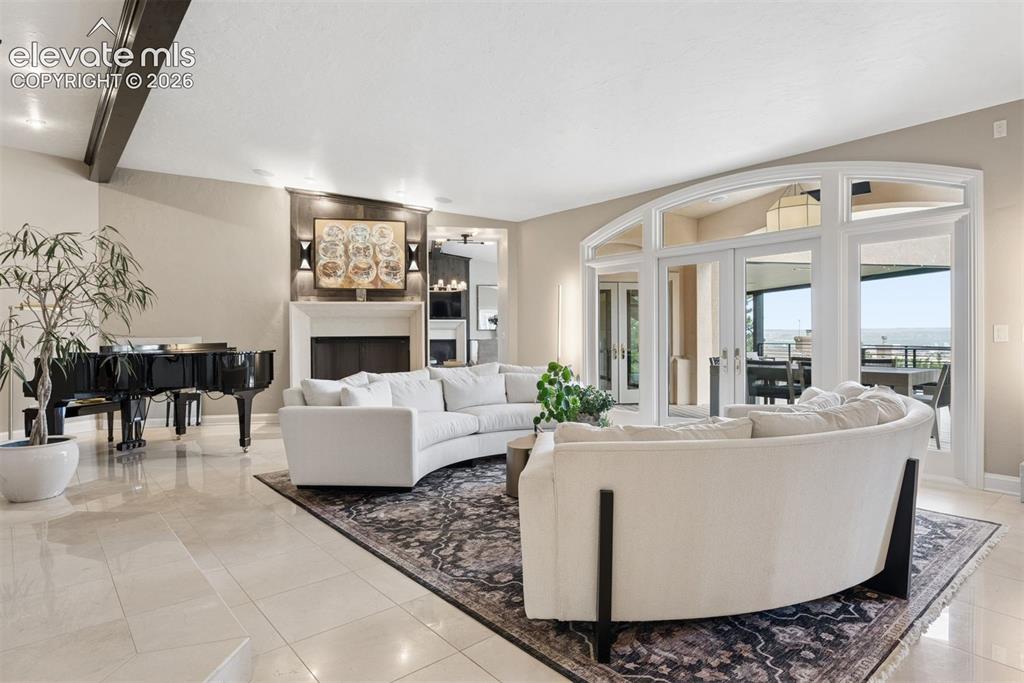Image 19 of 50: Living Room