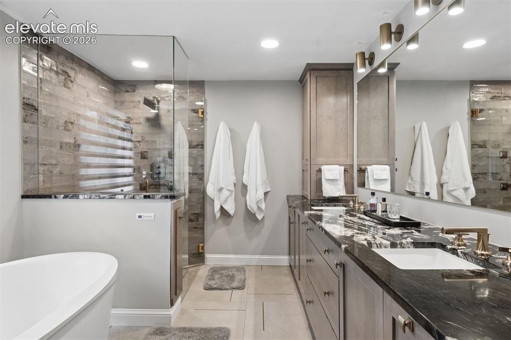 Image 8 of 50: Bathroom