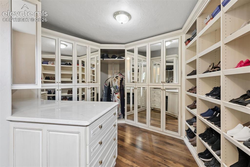 Image 9 of 50: Closet