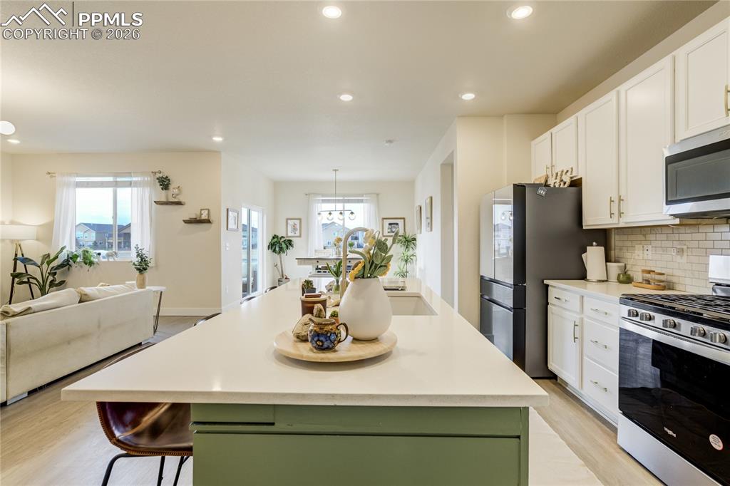 Image 13 of 50: Kitchen