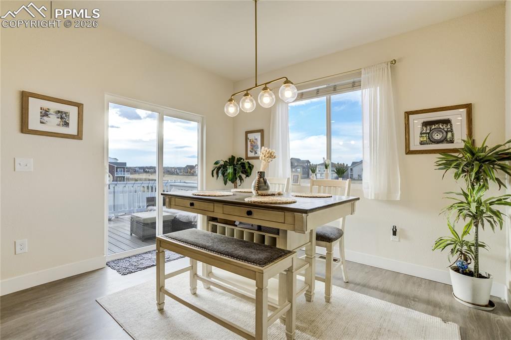 Image 17 of 50: Dining Area